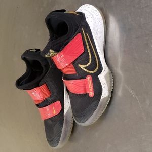 Boy Nike flight zoom, black and red, 2Y.